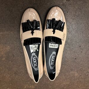 Tod's Patent Loafer 39.5 black cream